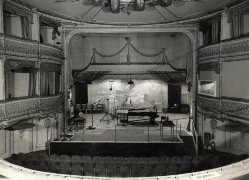 Top 149+ dress circle in cinema hall seven.edu.vn